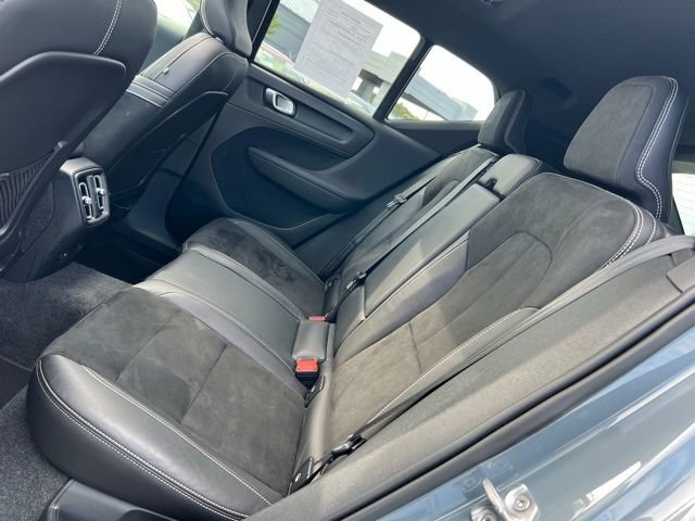 Used 2021 Volvo XC40 P8 Recharge w/ Advanced Package image 40