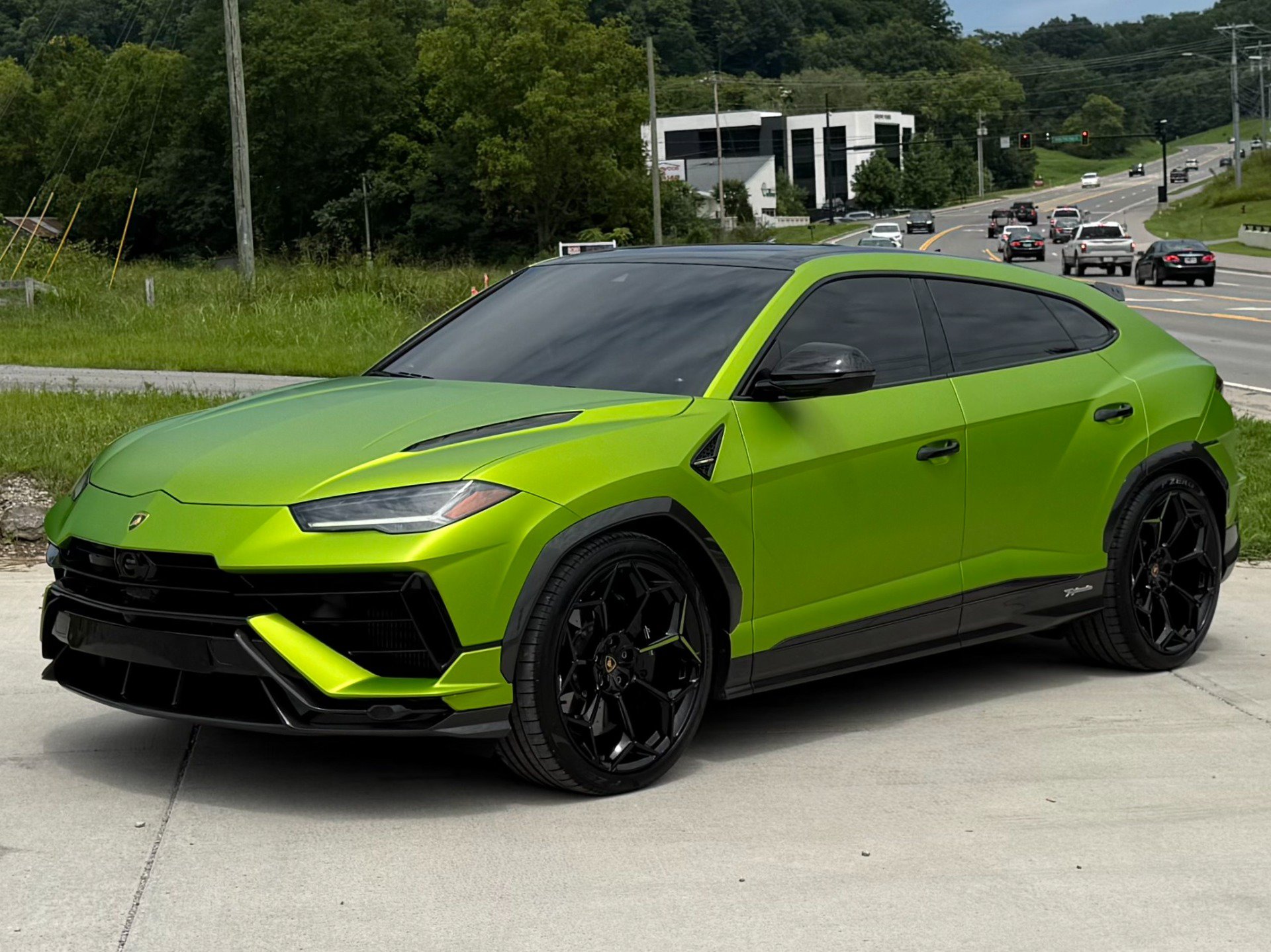 Used 2023 Lamborghini Urus Performante AWD/4WD image 2