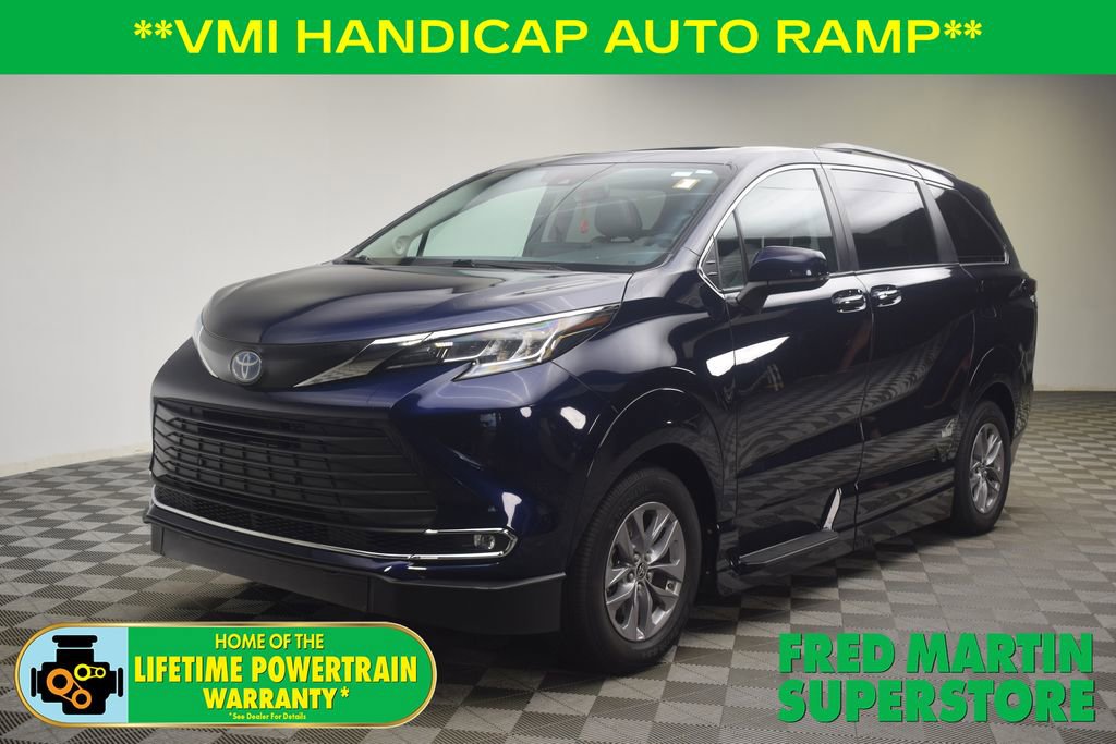 Used 2022 Toyota Sienna XLE image 8