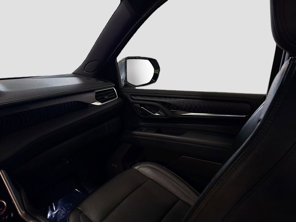 Used 2024 GMC Yukon XL Denali AWD/4WD image 23