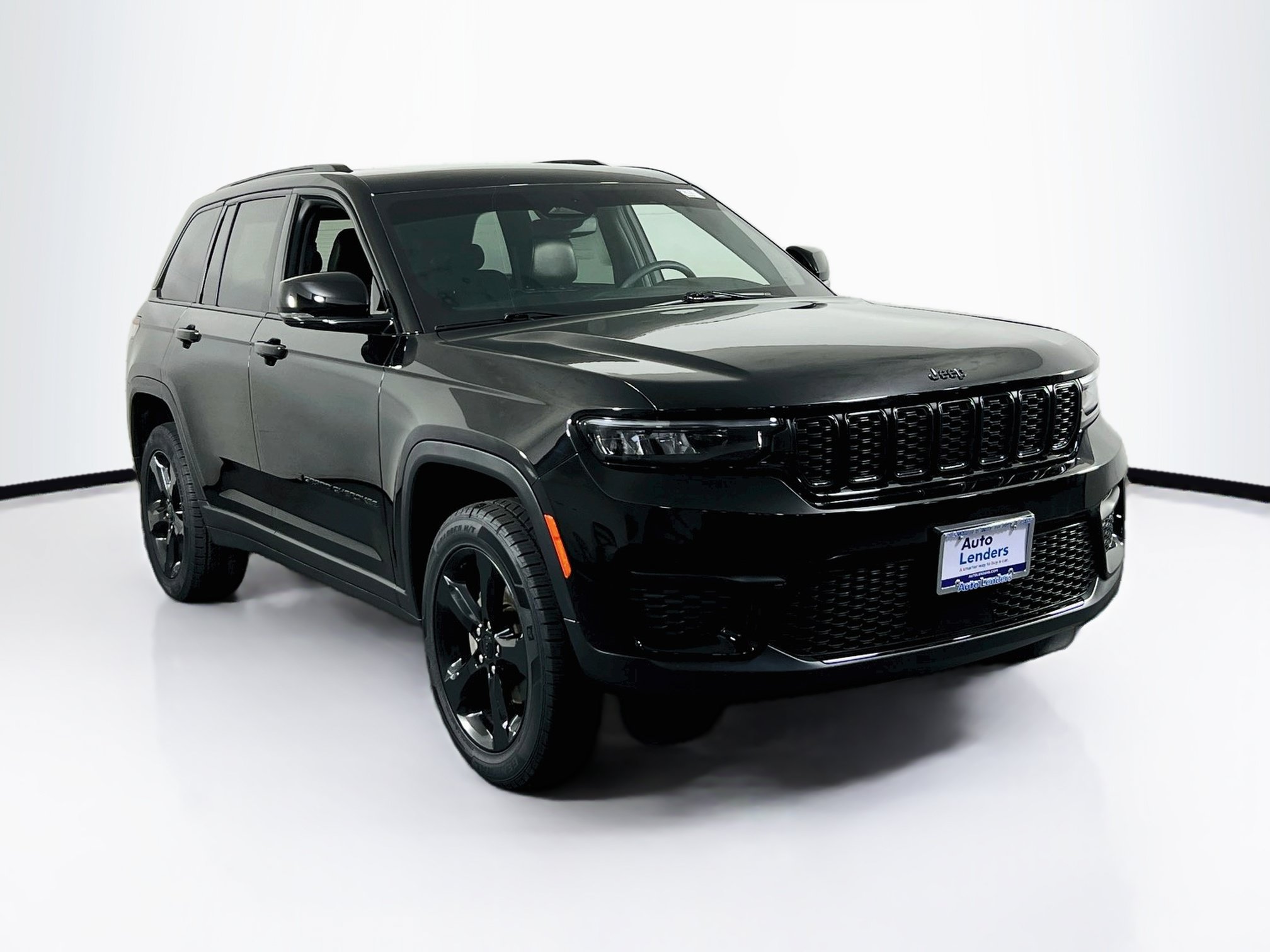 Used 2023 Jeep Grand Cherokee Altitude AWD/4WD image 3