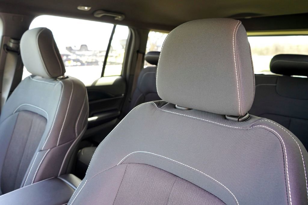 New 2026 Jeep Grand Cherokee Laredo RWD image 11