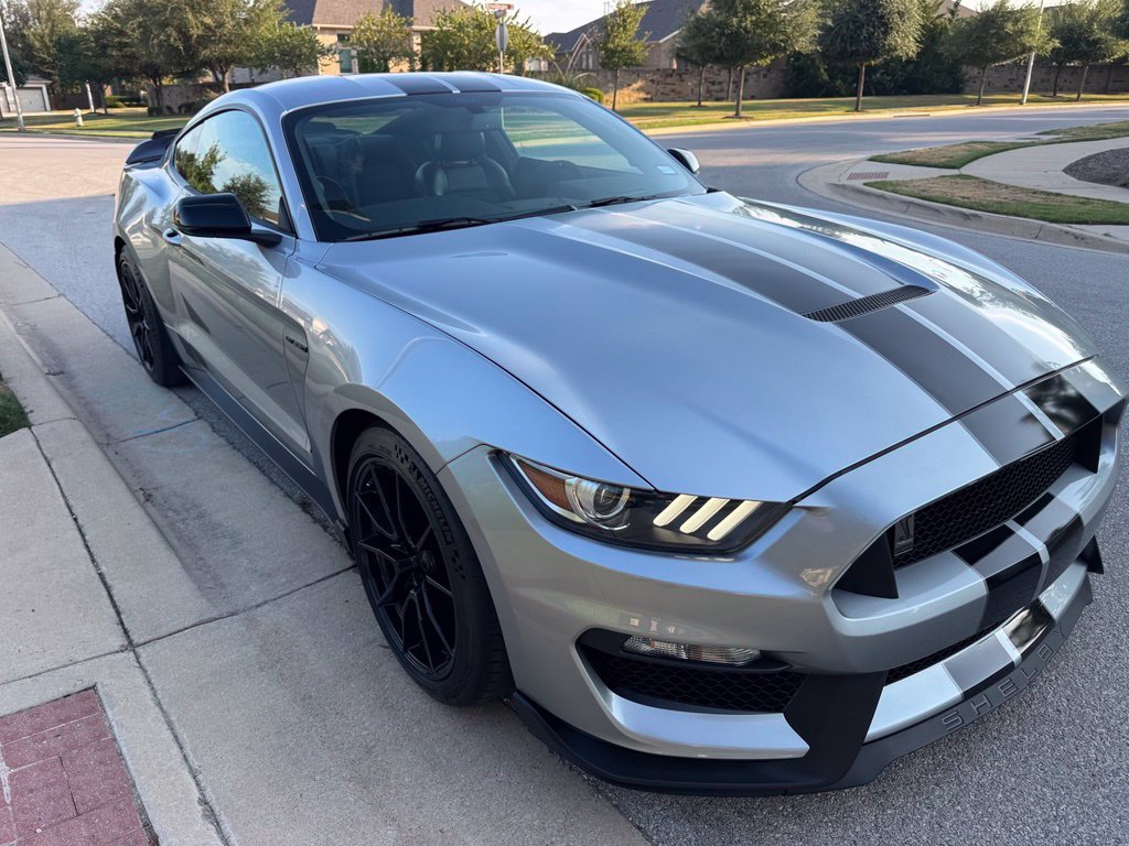 Used 2020 Ford Mustang Shelby GT350 w/ Technology Package RWD image 3