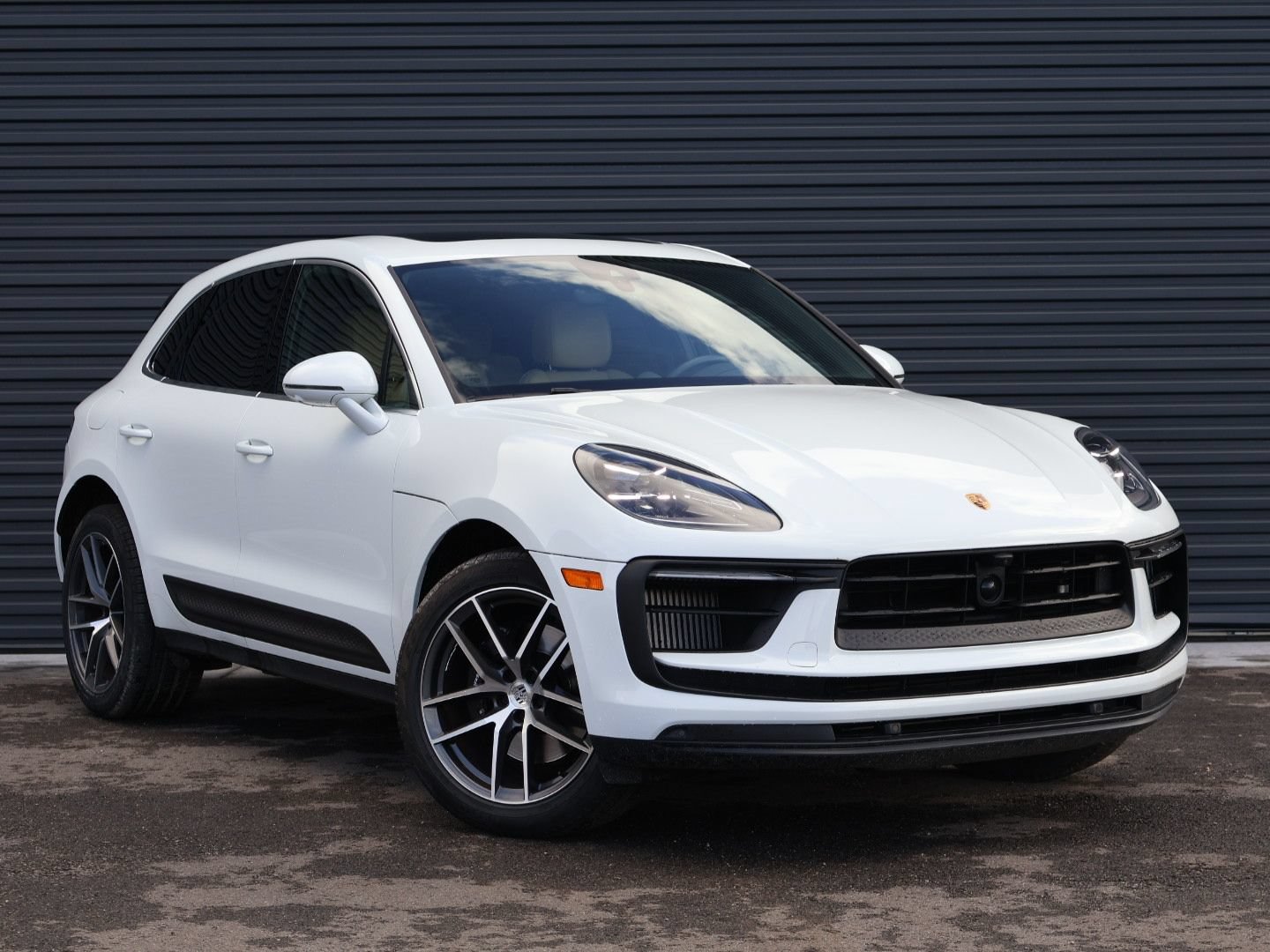 Certified 2023 Porsche Macan S AWD/4WD image 8