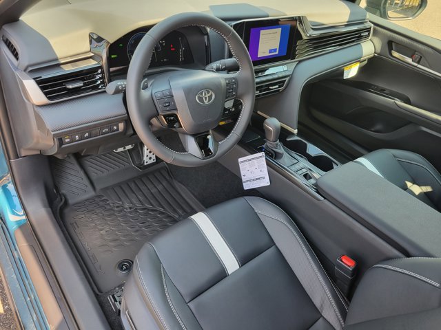 Used 2026 Toyota Camry SE image 4