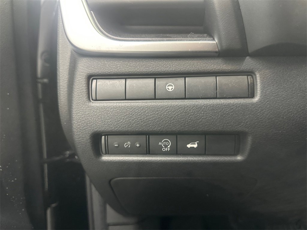 Used 2023 Nissan Rogue SV w/ SV Premium B Package image 34