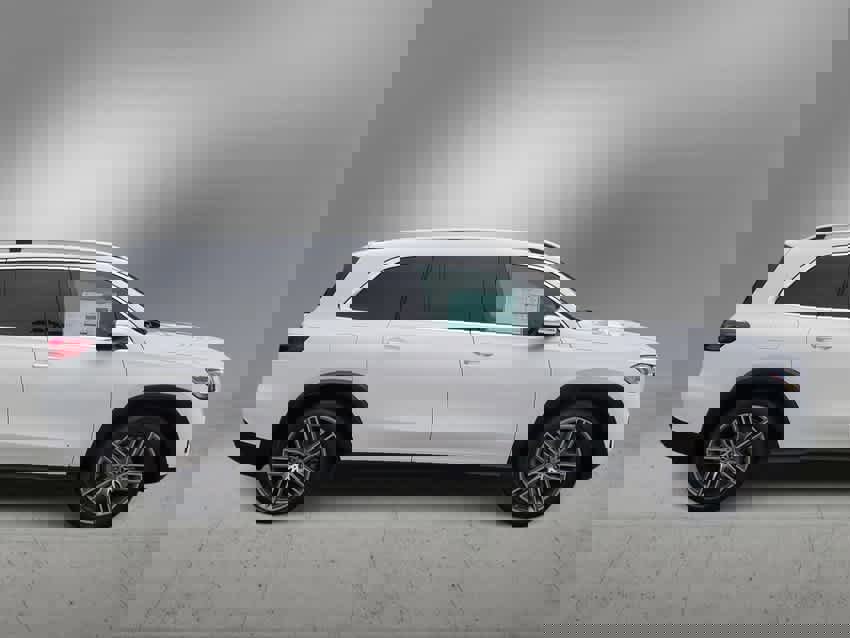 Used 2025 Mercedes-Benz GLS 450 4MATIC image 9