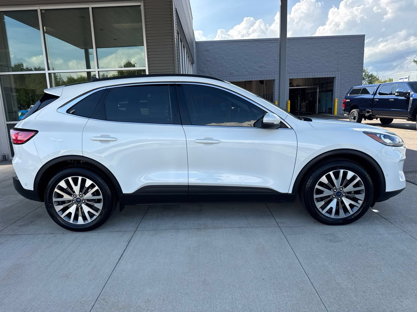 Certified 2020 Ford Escape Titanium AWD/4WD image 9