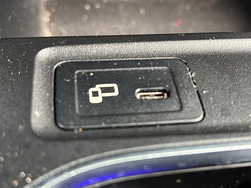 Used 2022 Mercedes-Benz GLB 250 4MATIC image 23