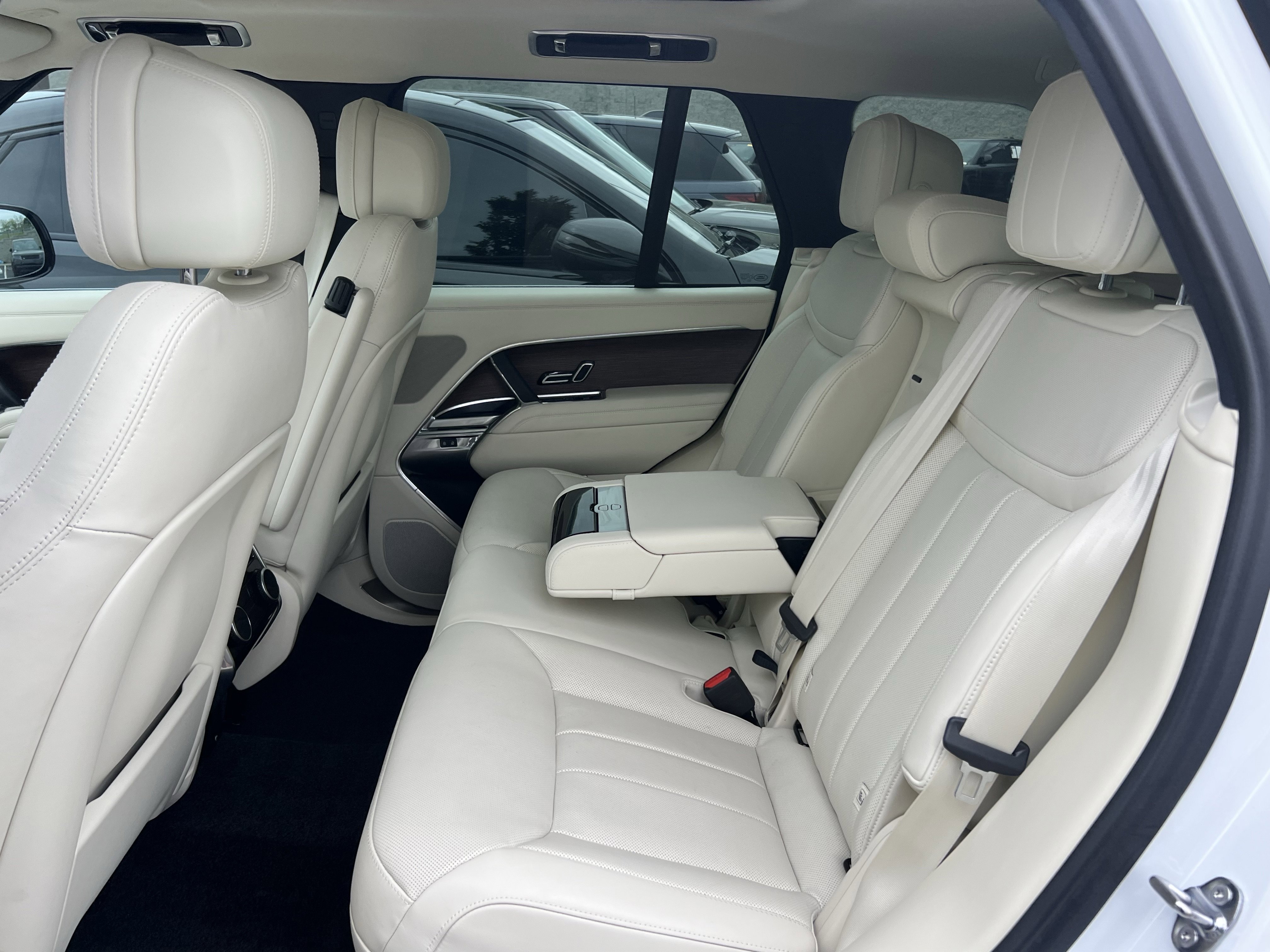 Certified 2024 Land Rover Range Rover SE AWD/4WD image 31