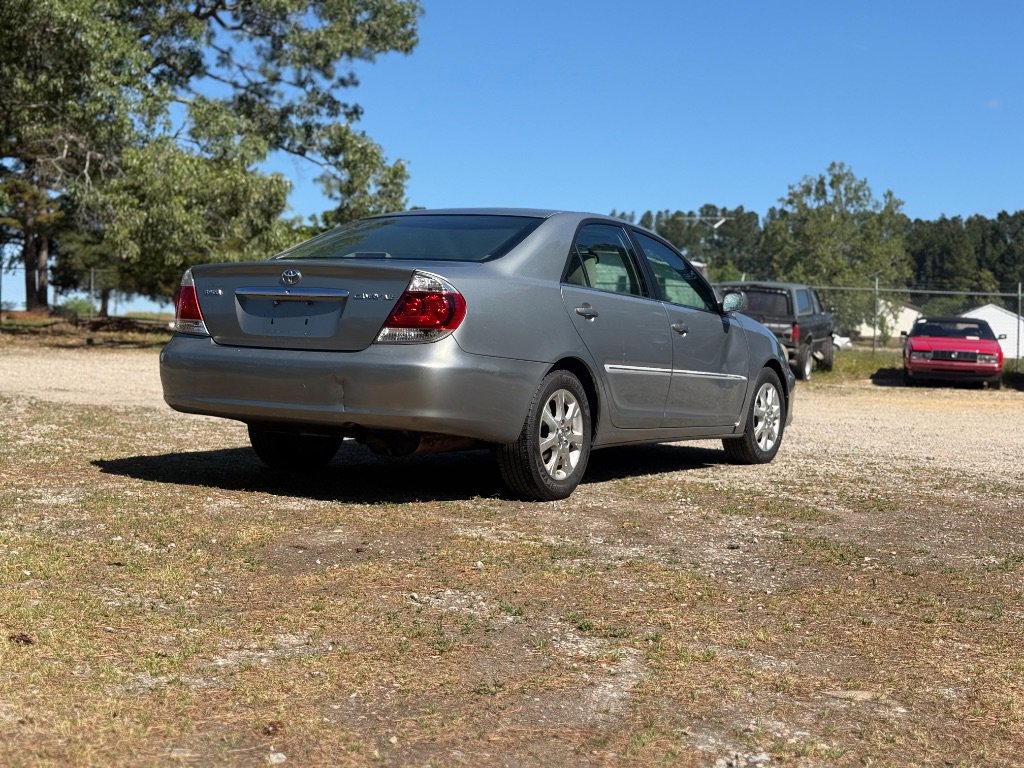 Used 2005 Toyota Camry XLE FWD image 4