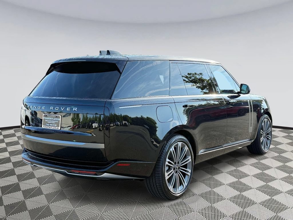 Used 2024 Land Rover Range Rover Long Wheelbase SE AWD/4WD image 2