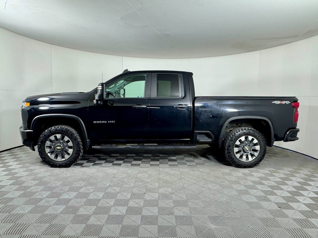 Used 2022 Chevrolet Silverado 2500 Custom w/ Custom Value Package image 4