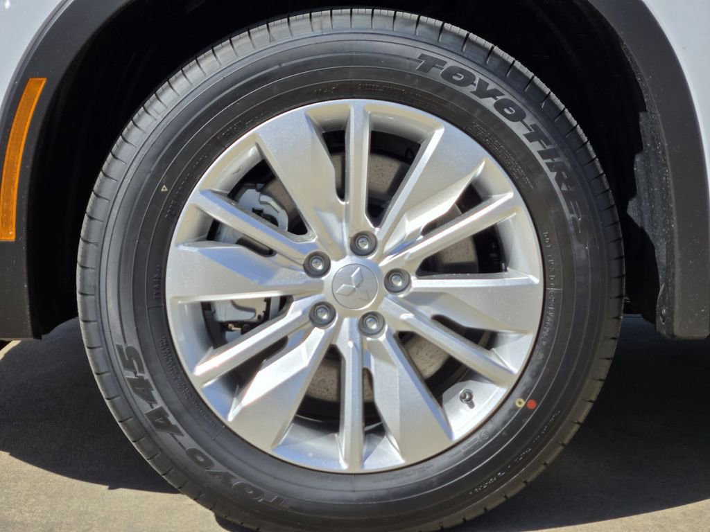 New 2026 Mitsubishi Outlander ES image 8