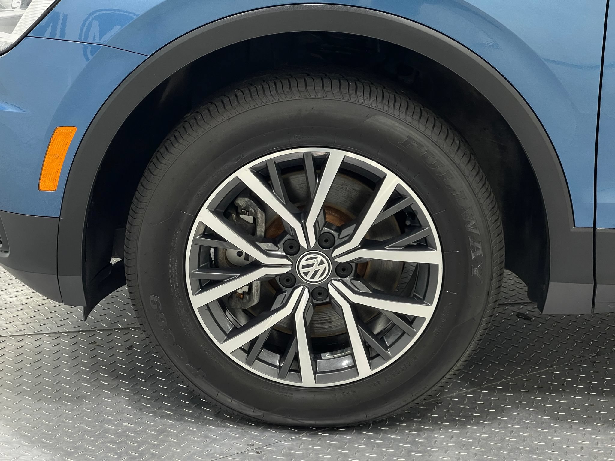 Used 2019 Volkswagen Tiguan SEL AWD/4WD image 34
