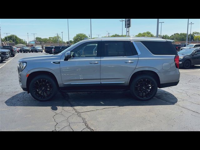 New 2023 GMC Yukon SLT w/ SLT Luxury Package AWD/4WD image 5