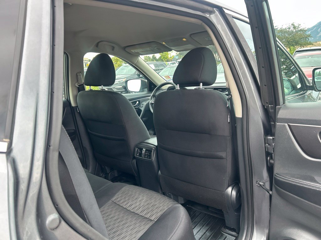 Used 2018 Nissan Rogue S AWD/4WD image 15