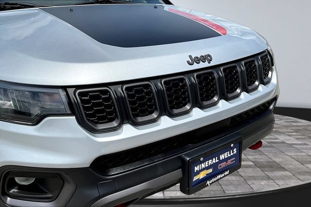 Used 2025 Jeep Compass Trailhawk AWD/4WD image 31