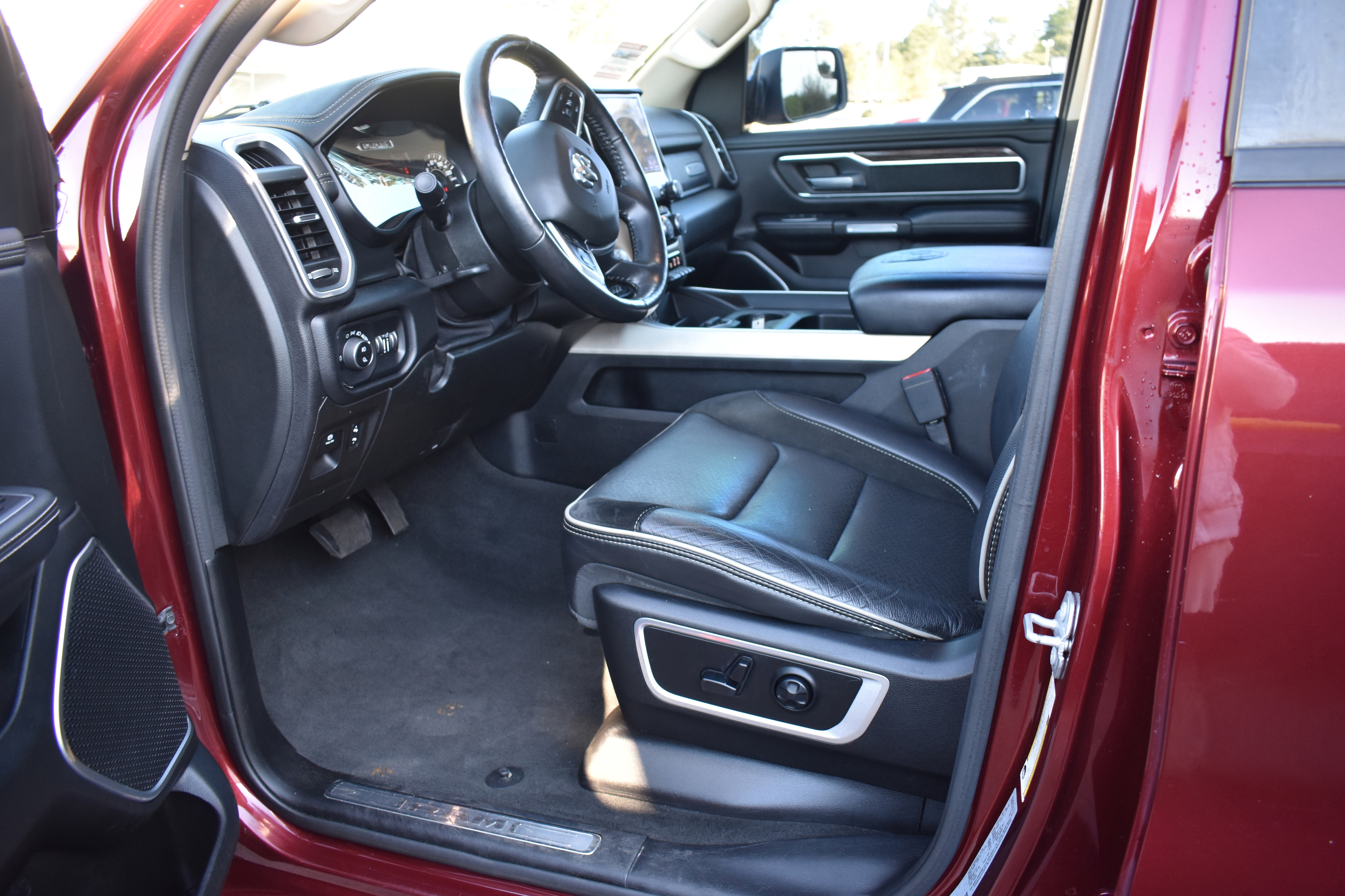 Used 2020 RAM 1500 Laramie image 12