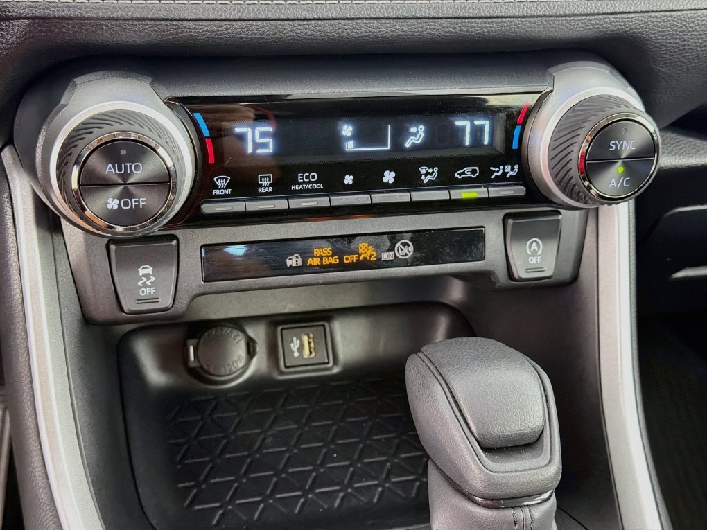 Used 2025 Toyota RAV4 XLE FWD image 20