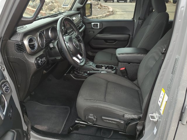 Used 2018 Jeep Wrangler Unlimited Sahara AWD/4WD image 15
