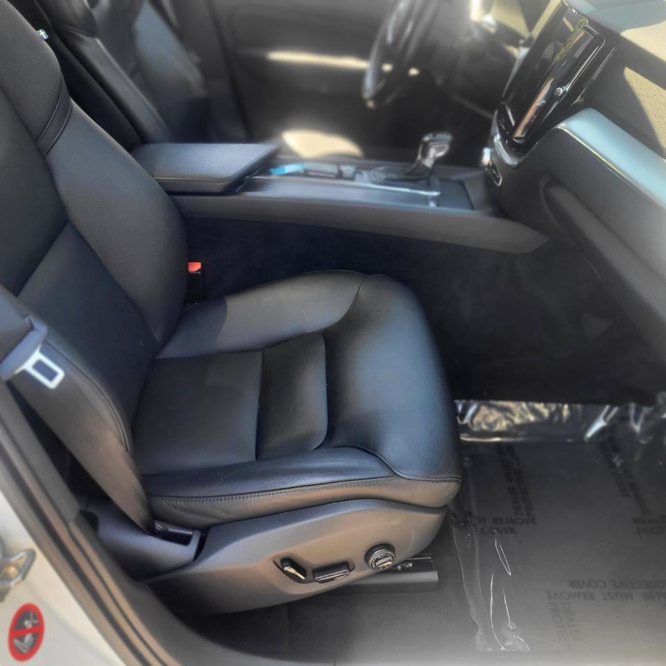 Used 2018 Volvo XC60 T5 Momentum w/ Vision Package AWD/4WD image 27