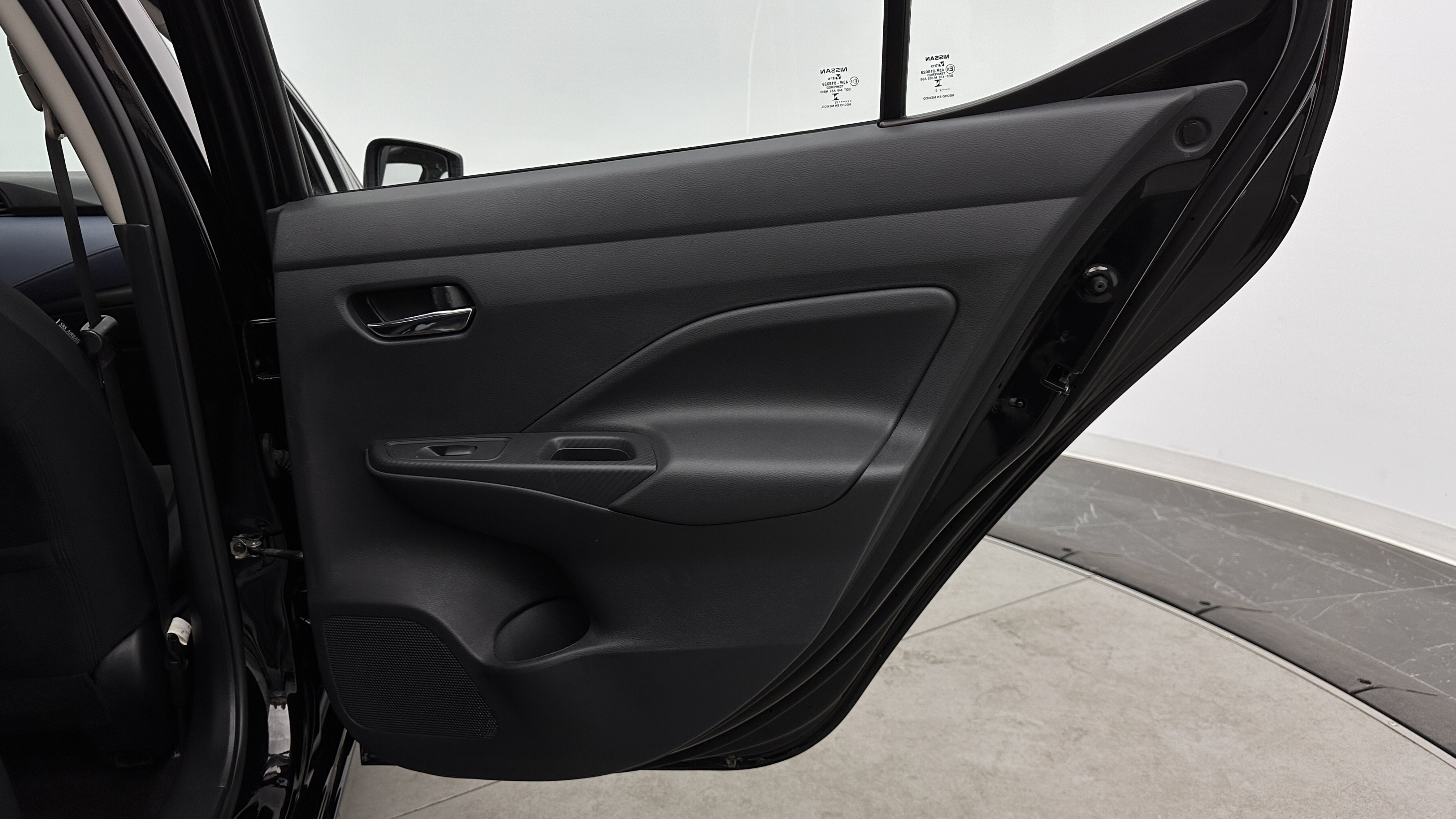 Used 2025 Nissan Versa SV FWD image 31