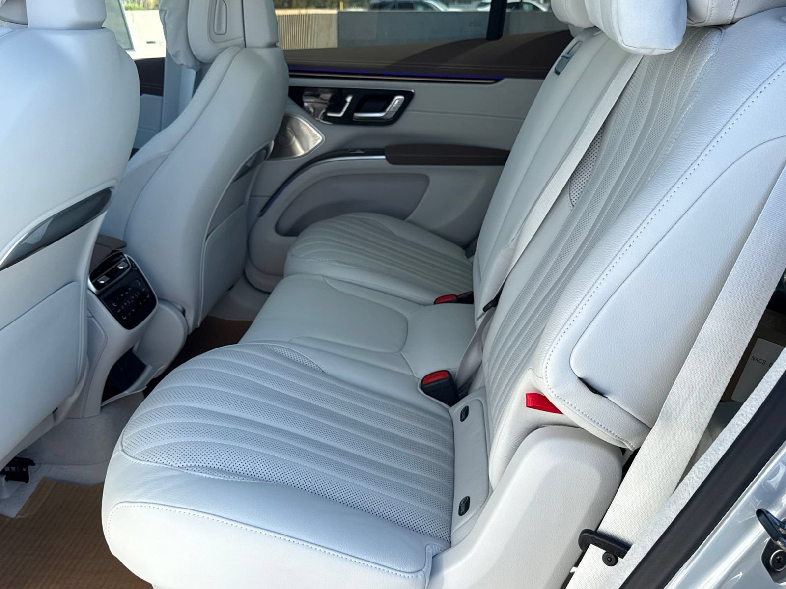 New 2026 Mercedes-Benz EQS 400 4MATIC SUV image 28