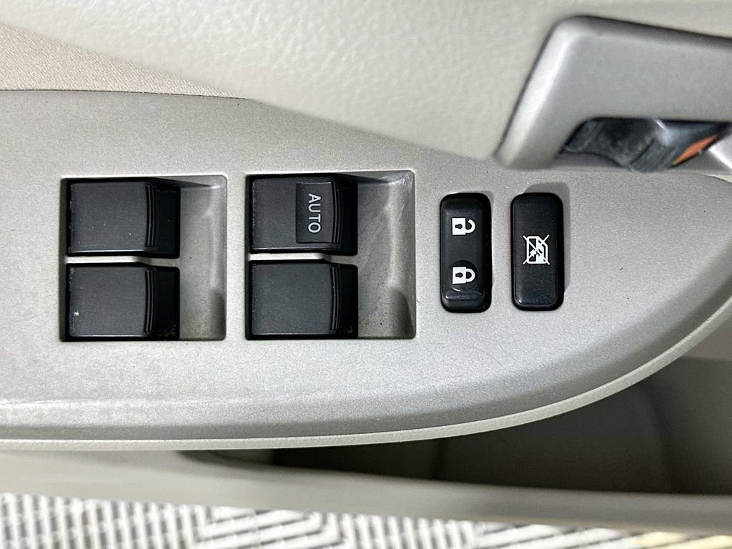Used 2013 Toyota Corolla LE FWD image 19