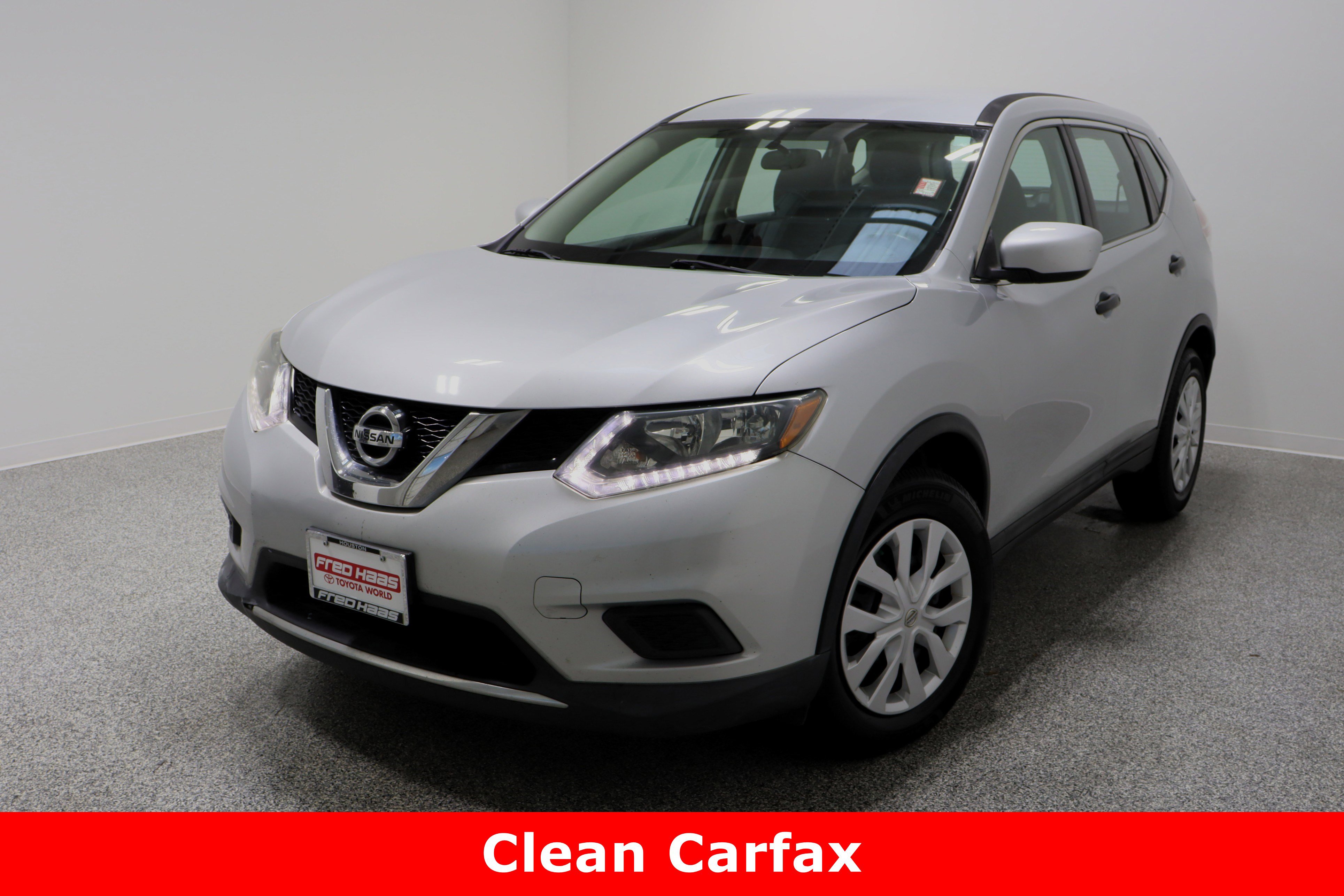 Used 2016 Nissan Rogue S image 2