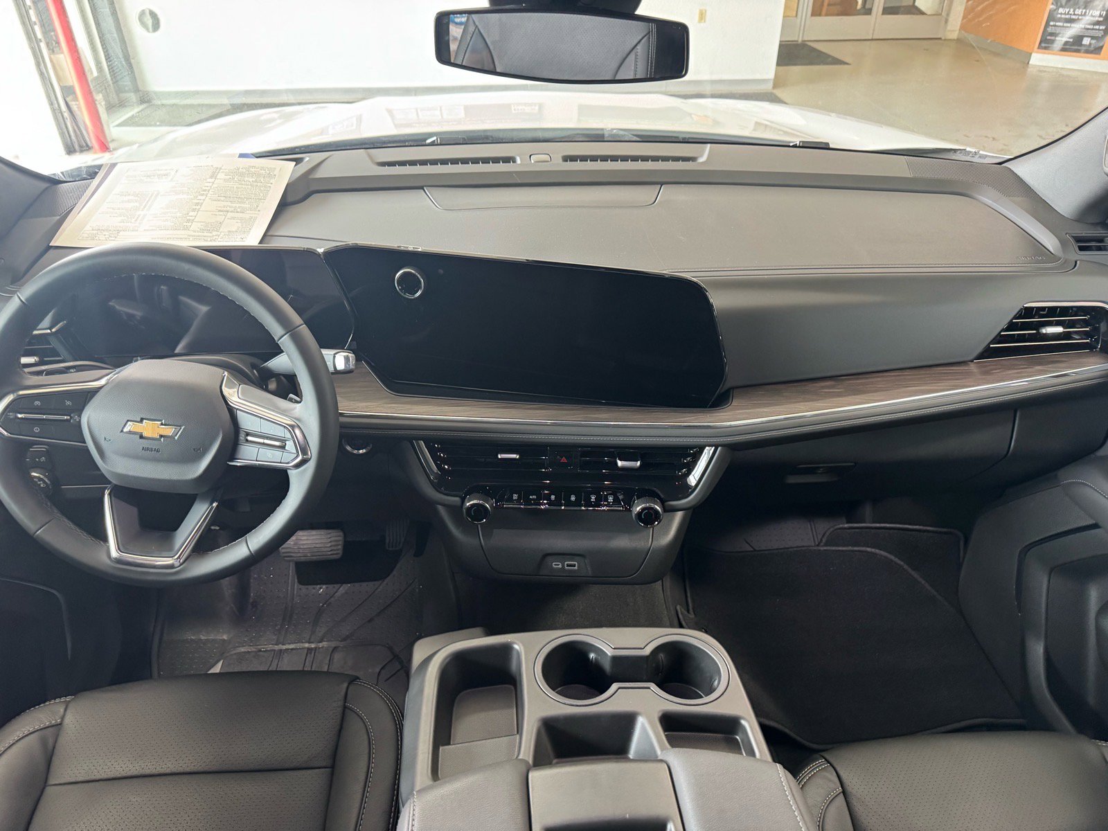 Used 2025 Chevrolet Suburban LS image 13