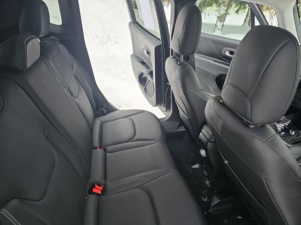 Used 2023 Jeep Renegade Limited image 11