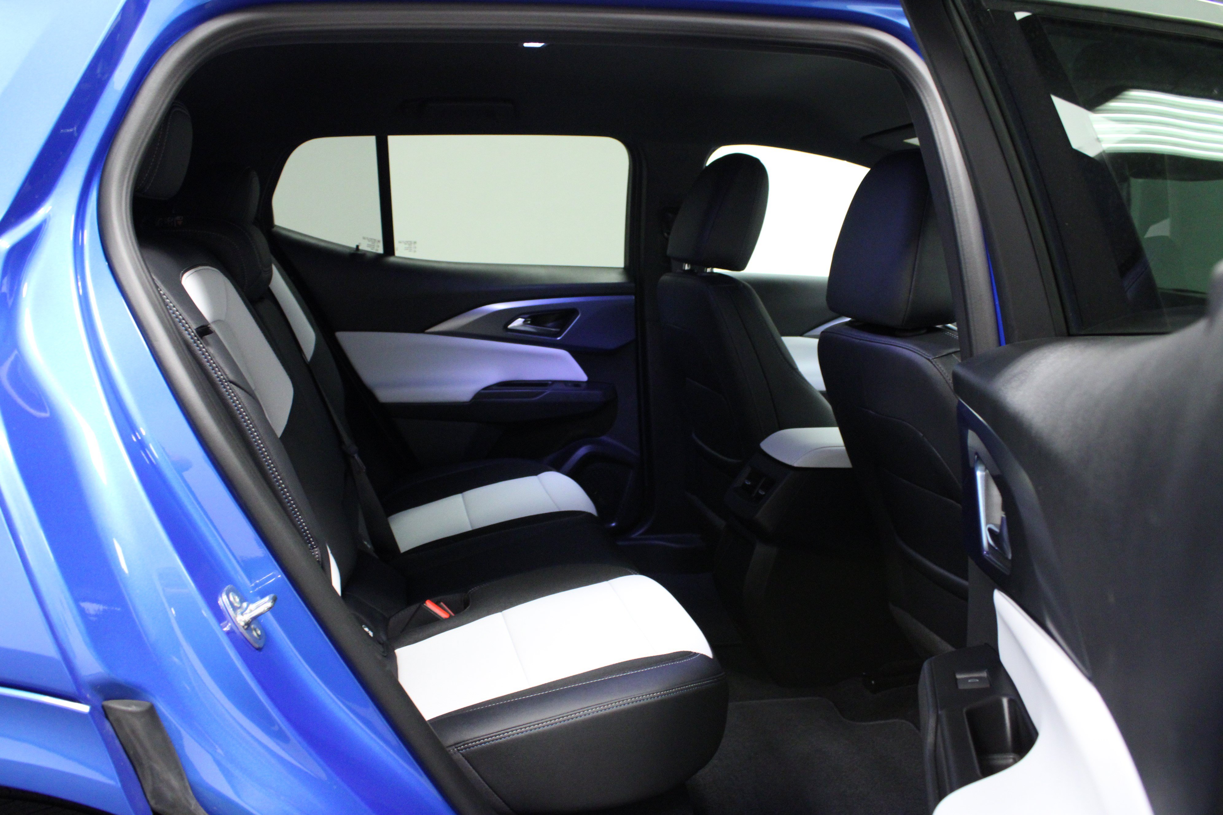 Used 2024 Chevrolet Equinox EV LT AWD/4WD image 15