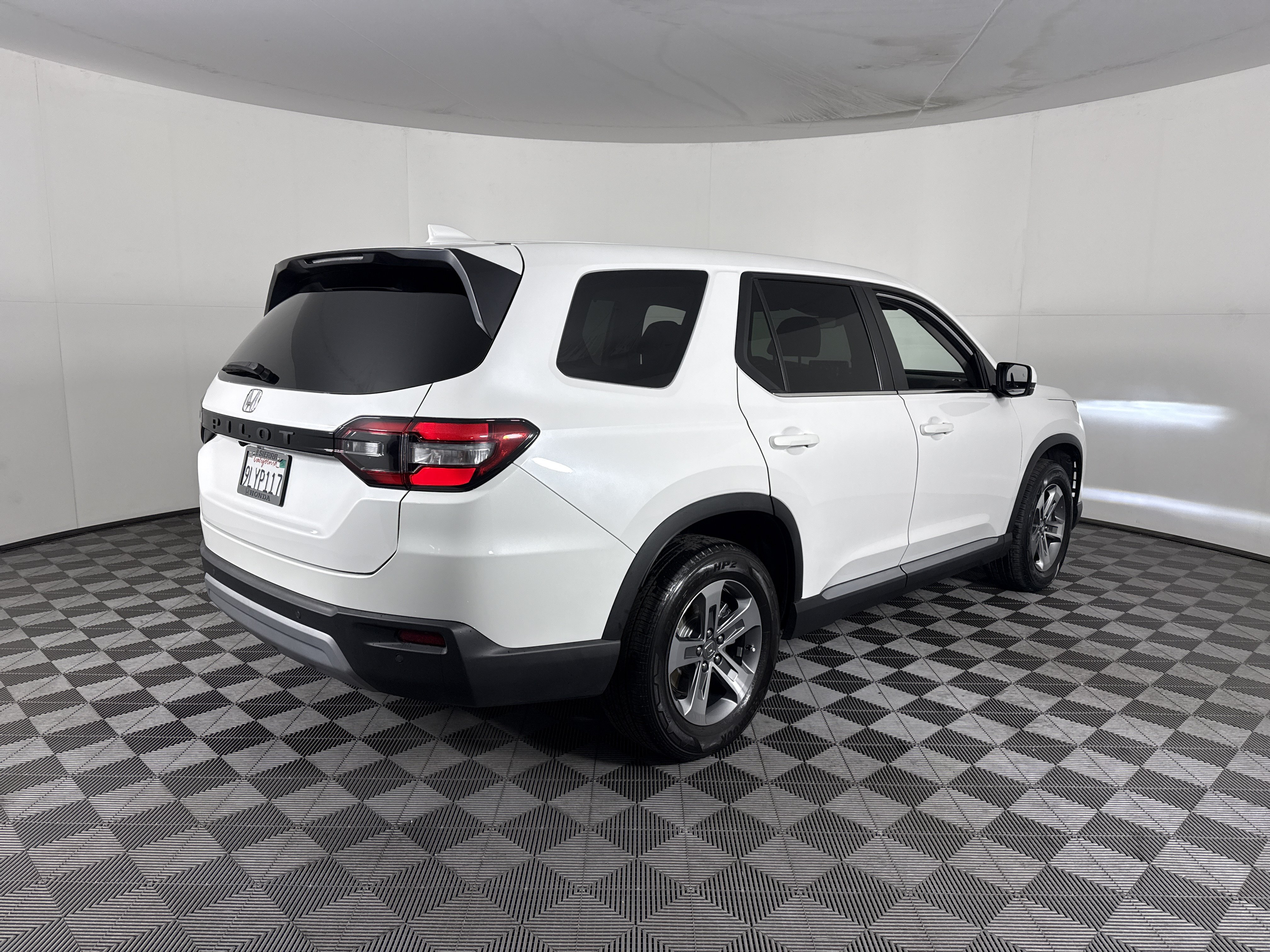 Certified 2024 Honda Pilot EX-L image 5