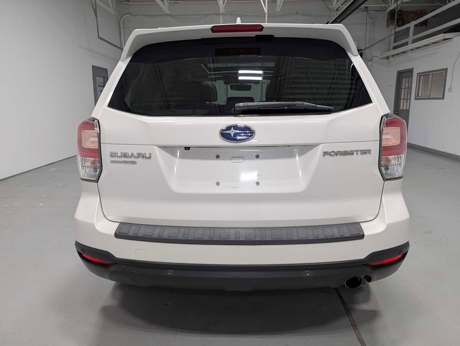 Used 2018 Subaru Forester 2.5i Touring w/ Popular Package #3B image 9