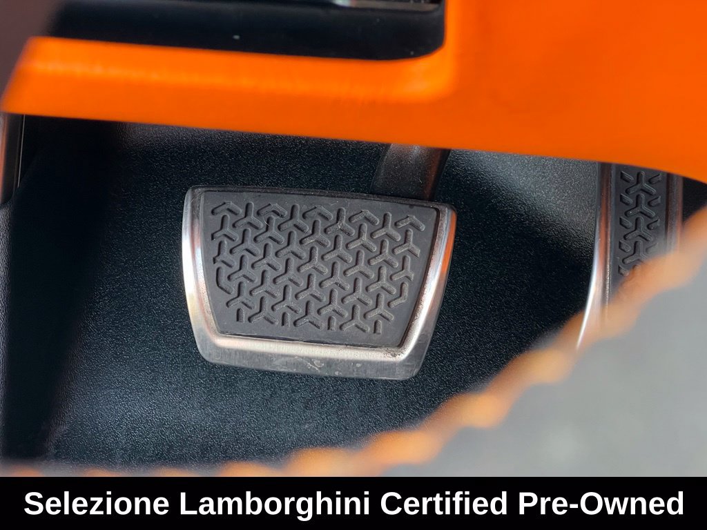 Used 2025 Lamborghini Urus SE AWD/4WD image 39