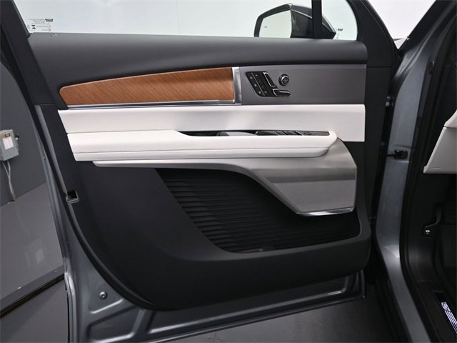 New 2026 Cadillac Vistiq Luxury image 12