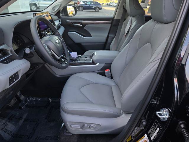 Certified 2026 Toyota Highlander Limited AWD/4WD image 16