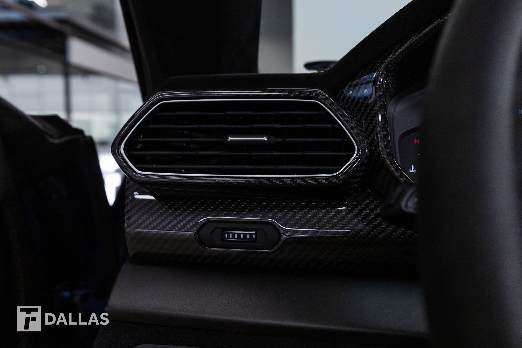 Used 2023 Lamborghini Urus Performante AWD/4WD image 30