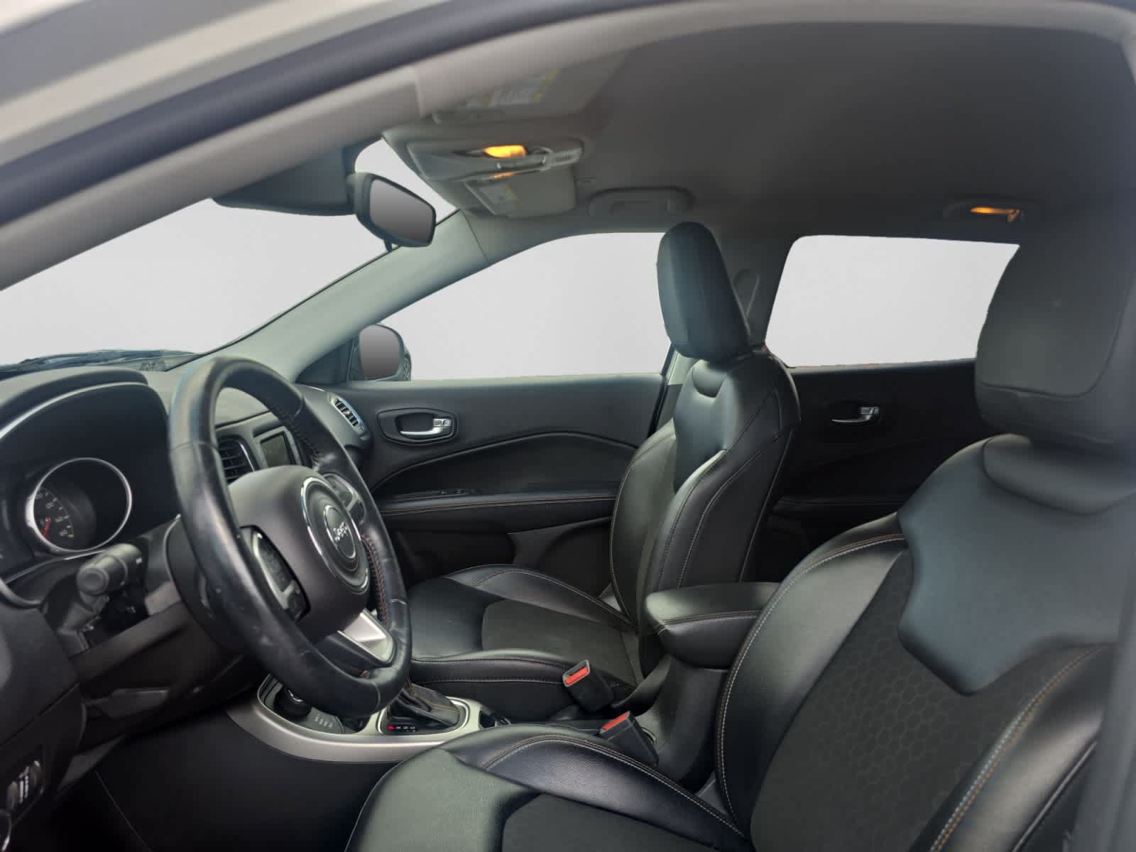 Used 2018 Jeep Compass Latitude w/ Cold Weather Group AWD/4WD image 9