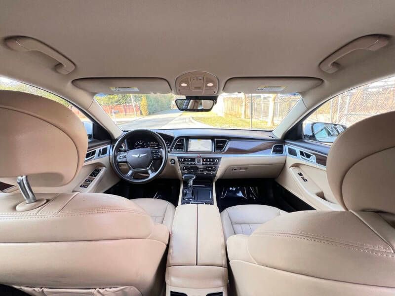 Used 2018 Genesis G80 3.8 RWD image 19