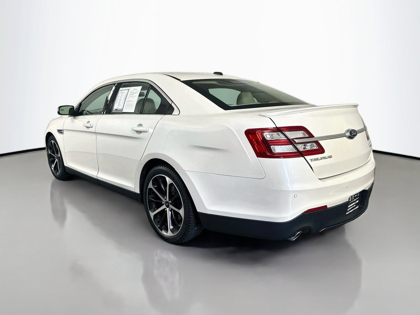 Used 2016 Ford Taurus Limited w/ Equipment Group 301A FWD image 5