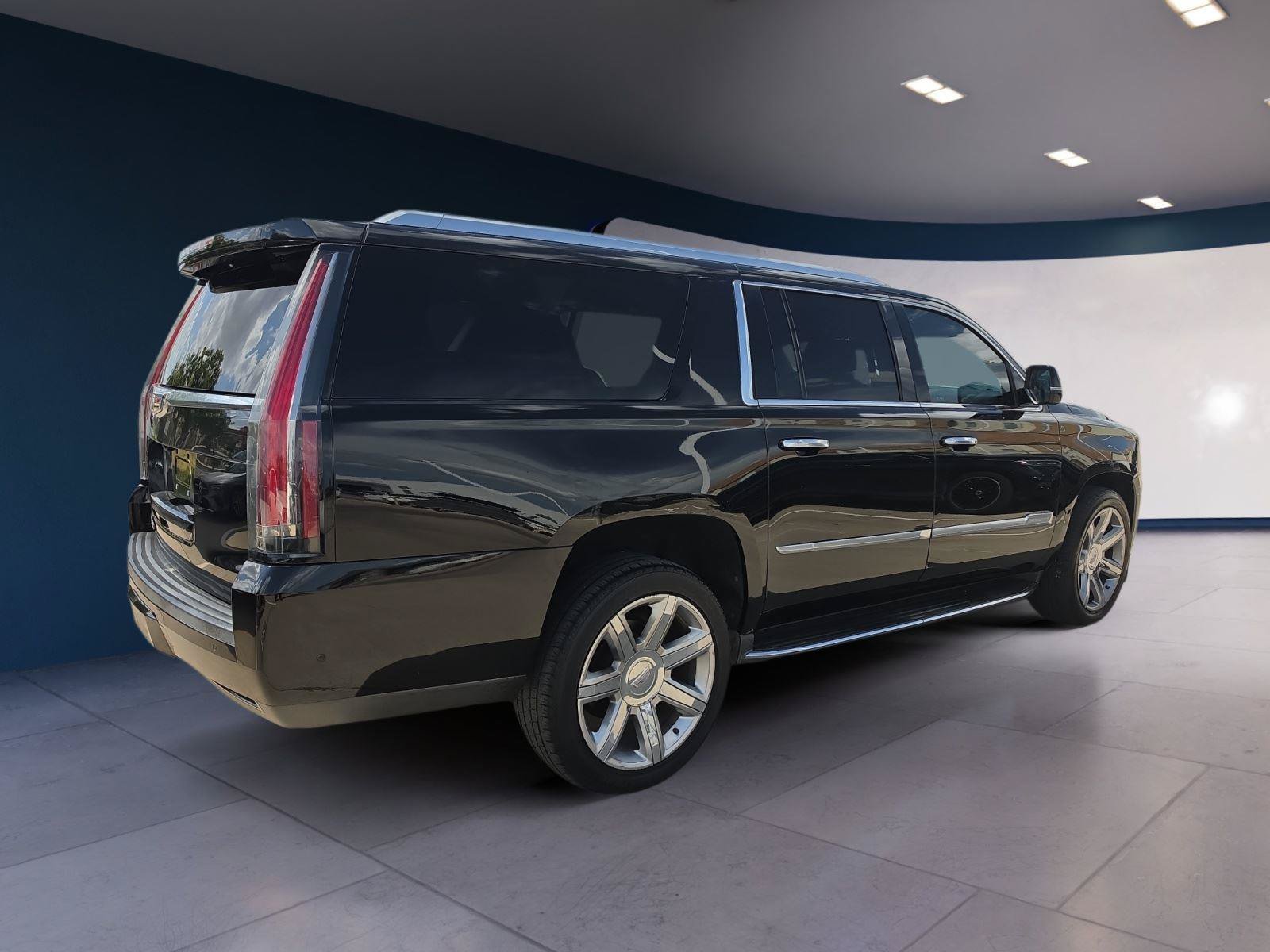 Used 2018 Cadillac Escalade ESV Luxury RWD image 5