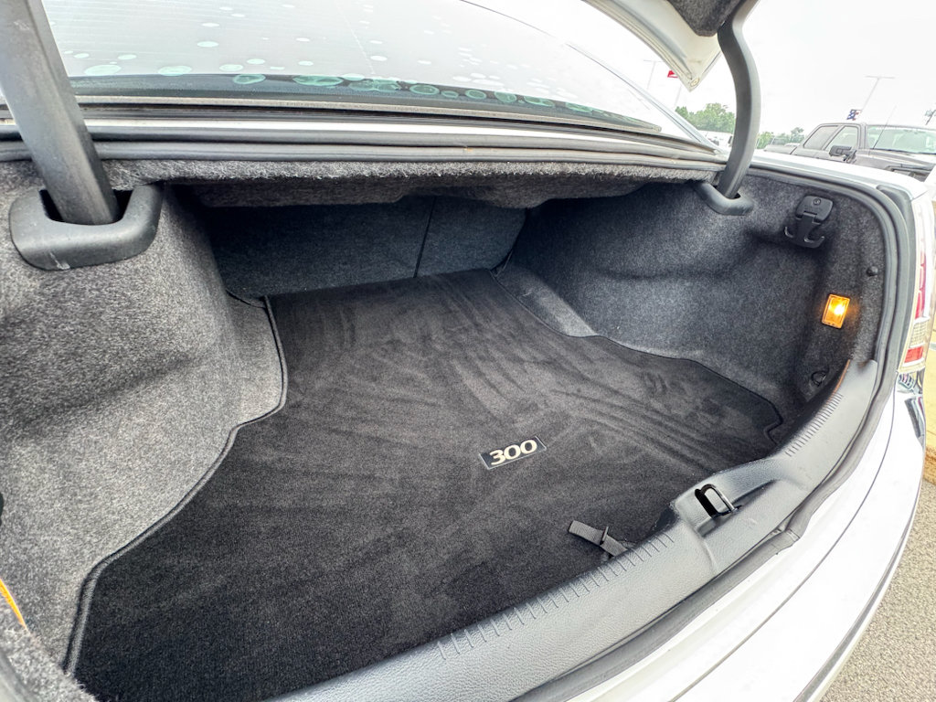 Used 2014 Chrysler 300 C RWD image 20