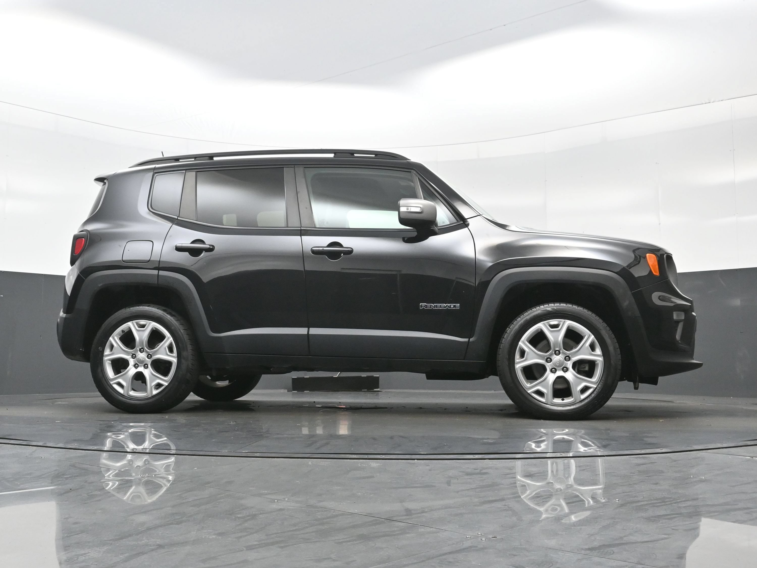 Used 2019 Jeep Renegade Limited w/ UConnect 8.4 Nav Group AWD/4WD image 32