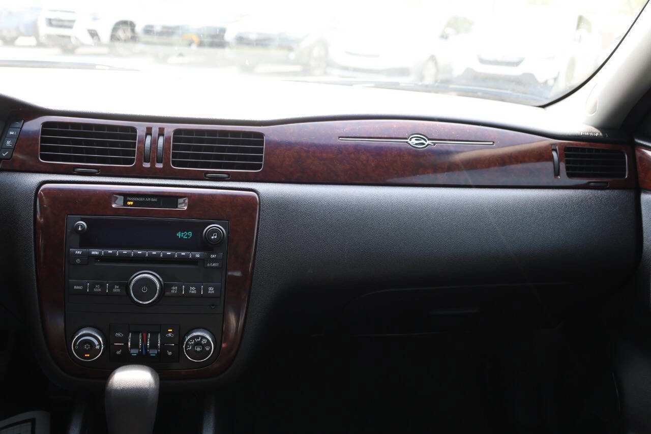 Used 2011 Chevrolet Impala LT w/ Luxury Edition Package FWD image 22