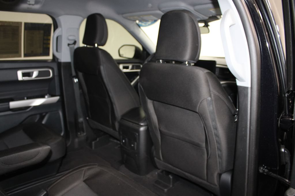 Used 2023 Ford Explorer XLT AWD/4WD image 32