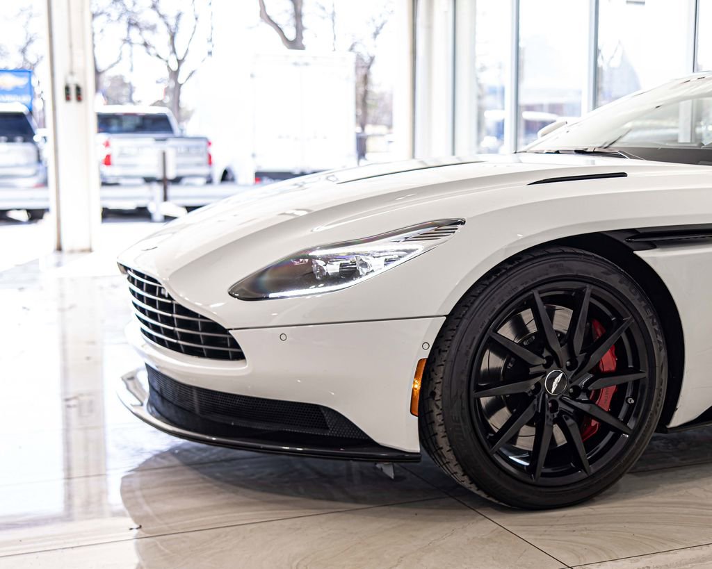 Used 2018 Aston Martin DB11 V12 image 4