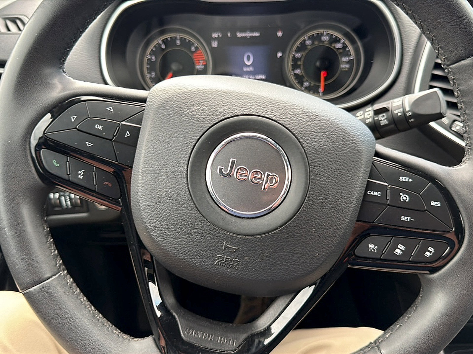 Used 2023 Jeep Cherokee Altitude Lux AWD/4WD image 7