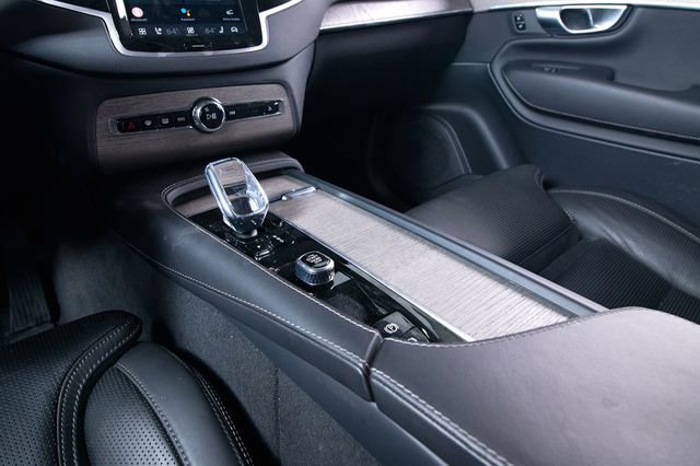 Used 2023 Volvo XC90 T8 Ultimate image 9